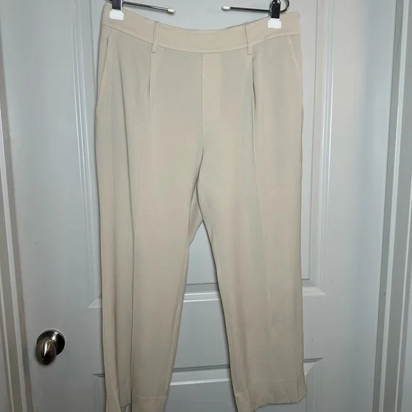 Vince Ankle Pull On Pleated Straight Leg Lightweight Cream Pants, Large - Picture 8 of 10